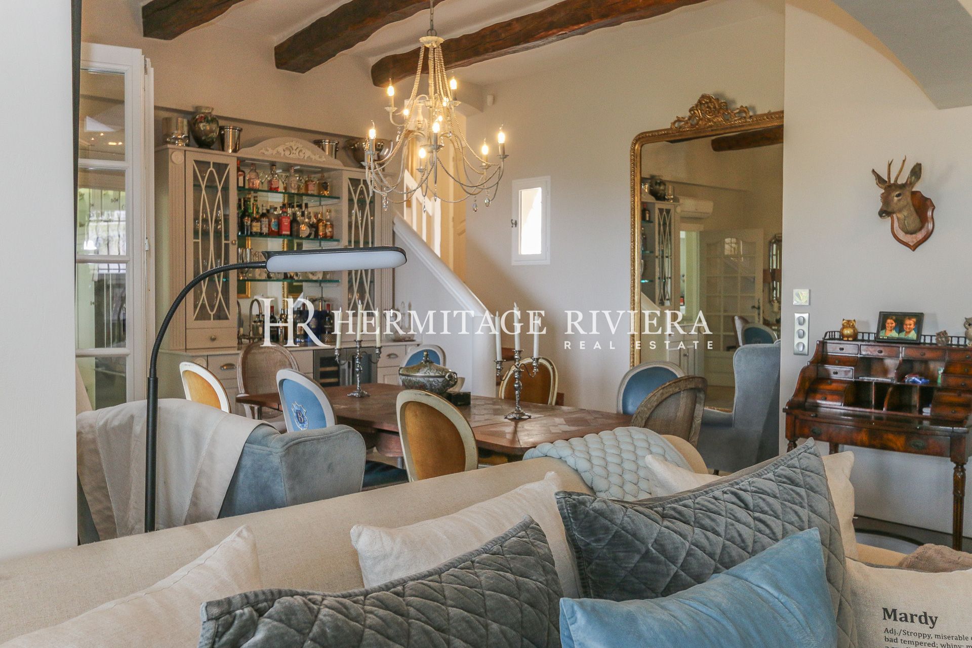 Villa rénovée - Vue surplombant le village - Piscine  (image 10)