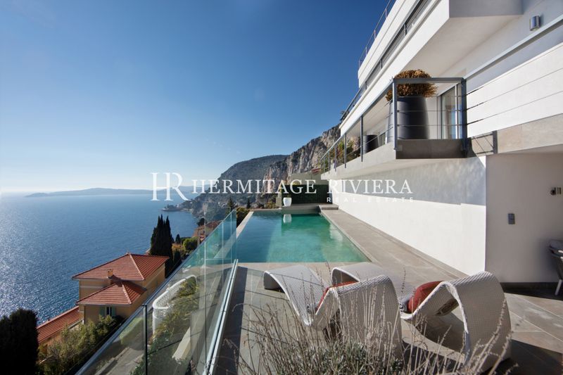 Superbe villa contemporaine surplombant plage Mala