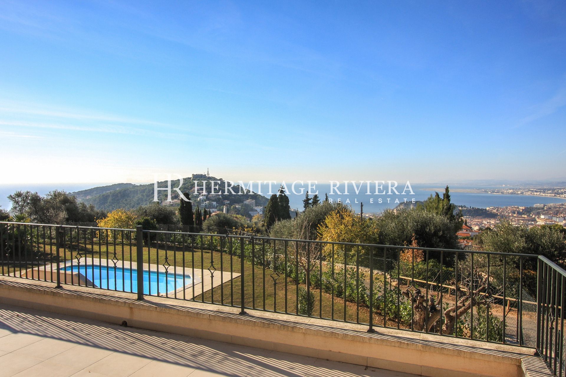 Vue sur la baie des Anges - Pool  (image 3)