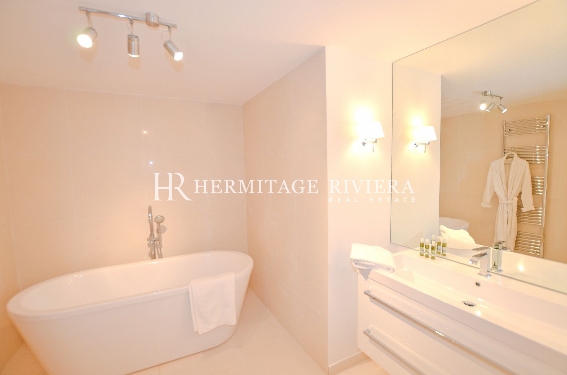 Vue mer imprenable - Piscine - Jardin plat (image 13)