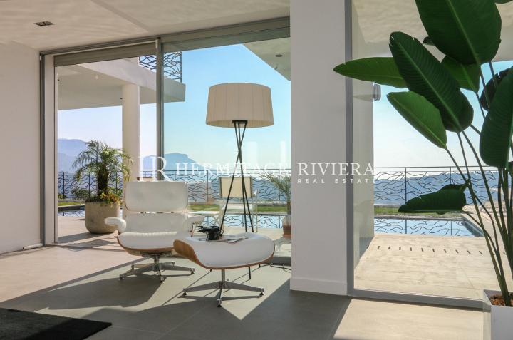 Villa contemporaine récente avec vue panoramique sur la mer (image 7)