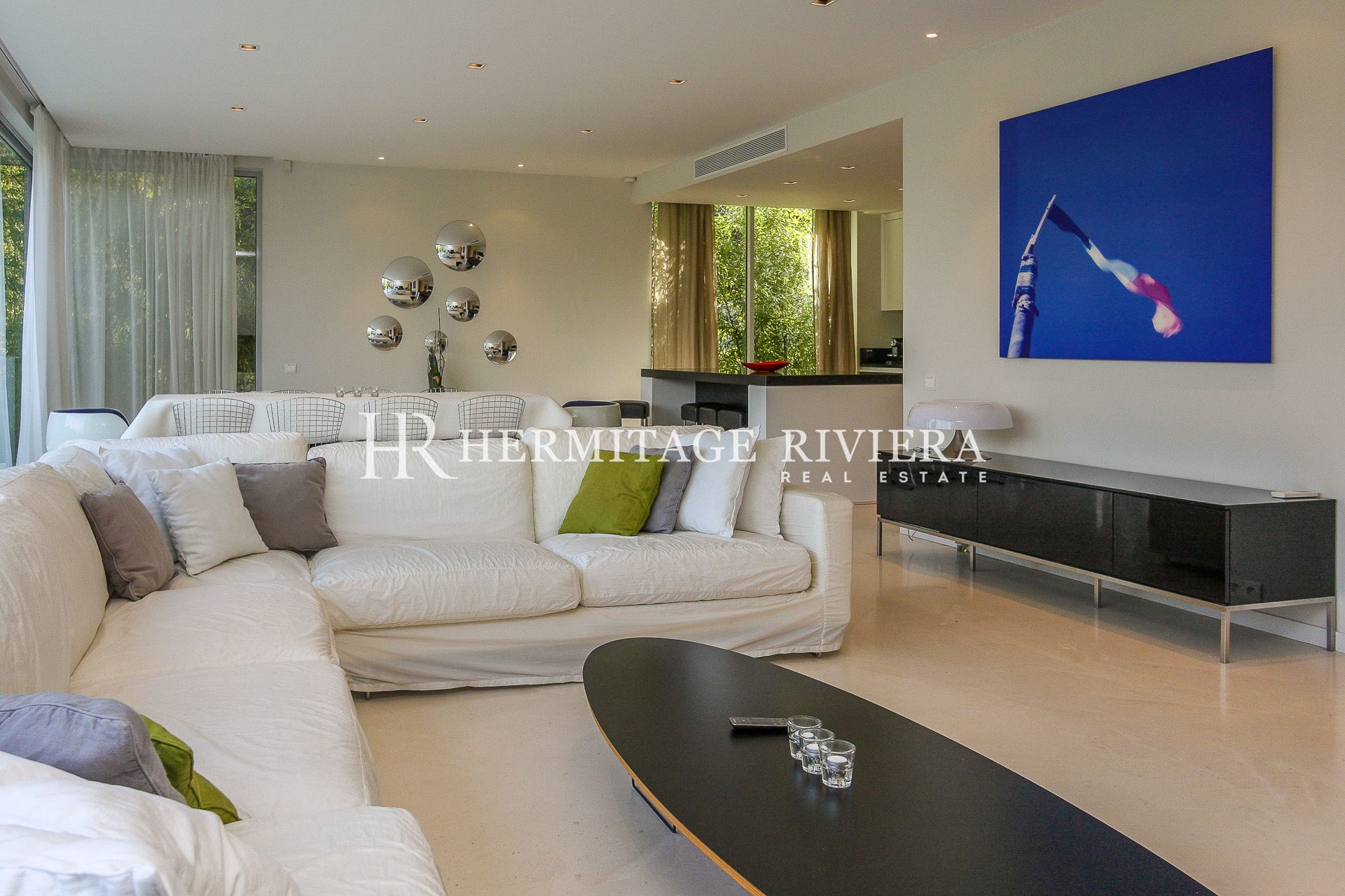 Contemporaine villa au calme - Jardin plat et piscine (image 6)