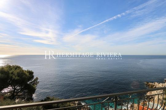 Villa contemporaine avec vue spectaculaire près du front de mer