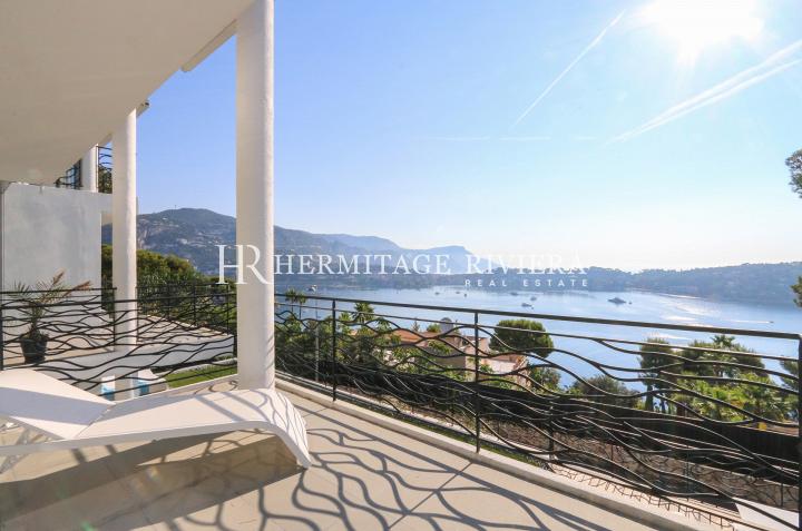 Villa contemporaine récente avec vue panoramique sur la mer (image 16)