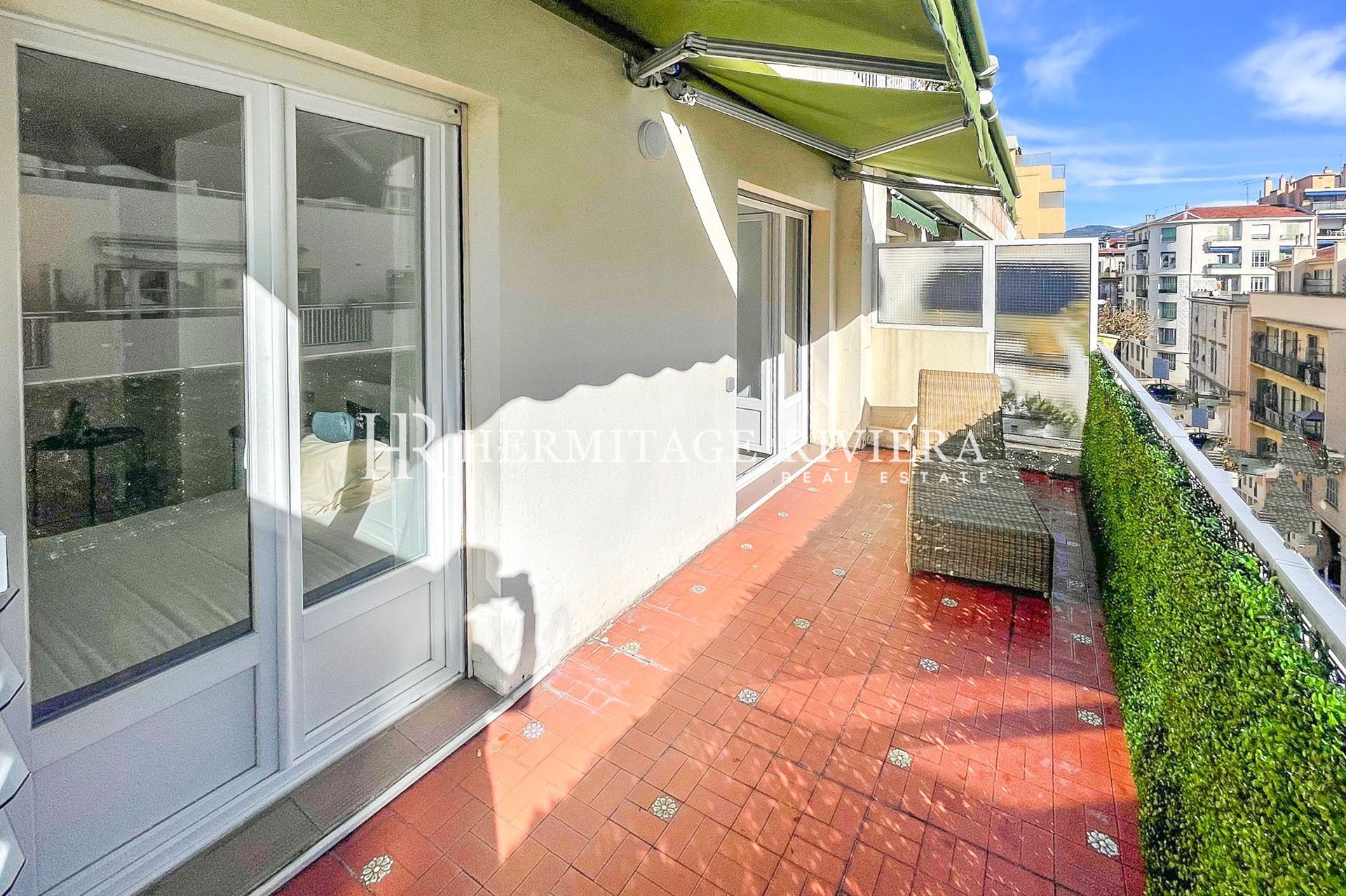 2 pièces - Rénové - terrasse à ciel ouvert  (image 3)