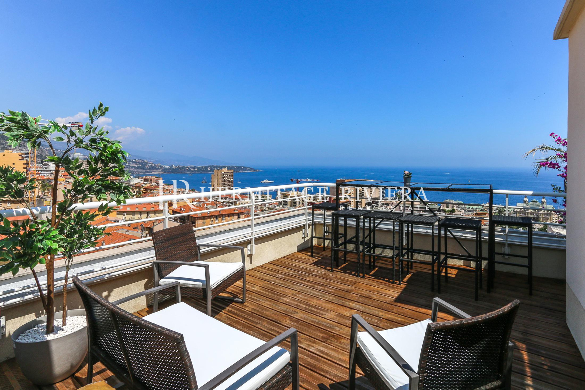 Penthouse-duplex rénové avec vue sur Monaco (image 2)
