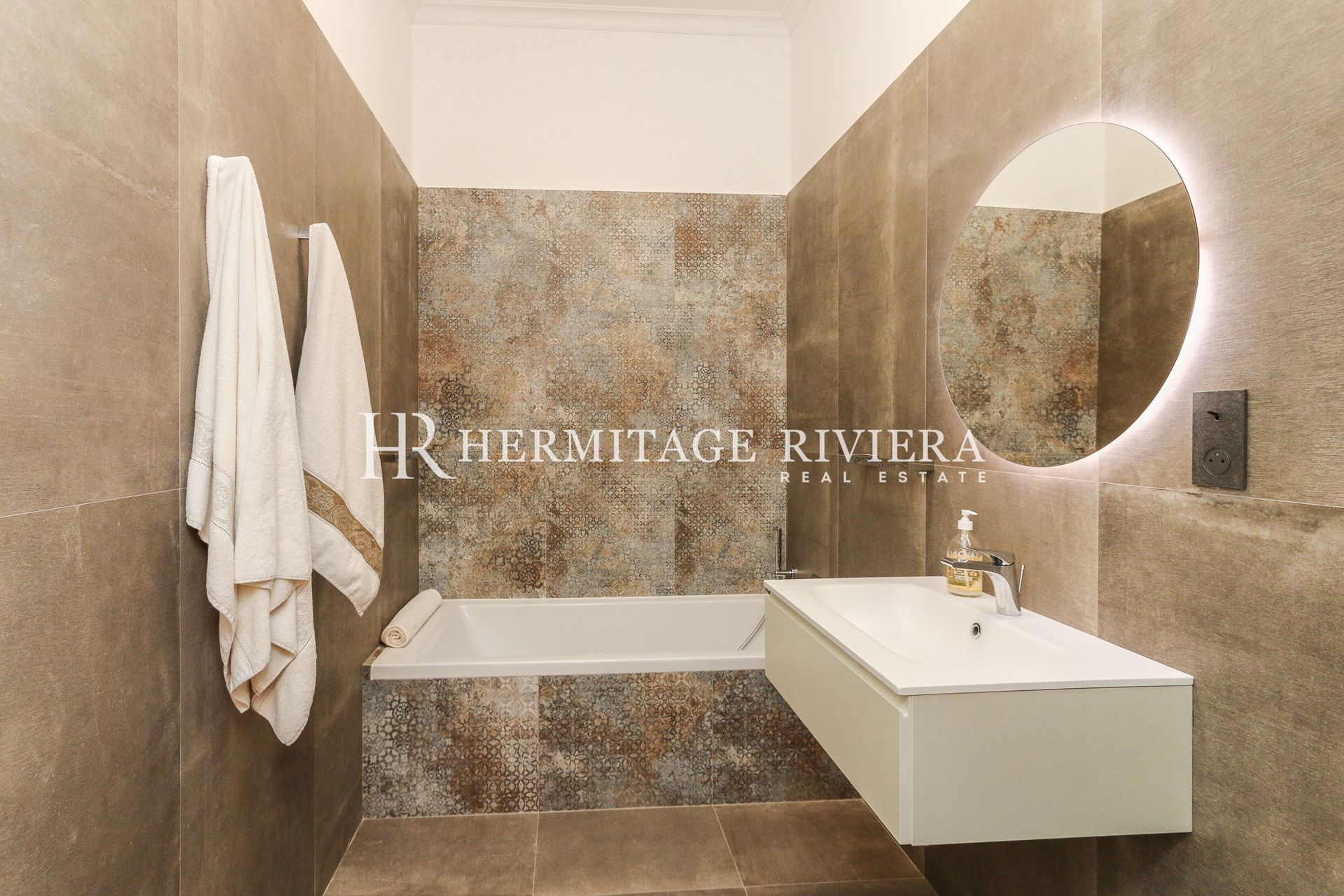 Deux somptueux appartements rénovés - Cours Saleya (image 10)