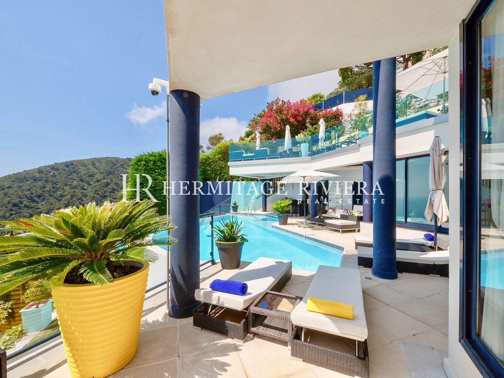 Modern villa surplombant la mer (image 3)