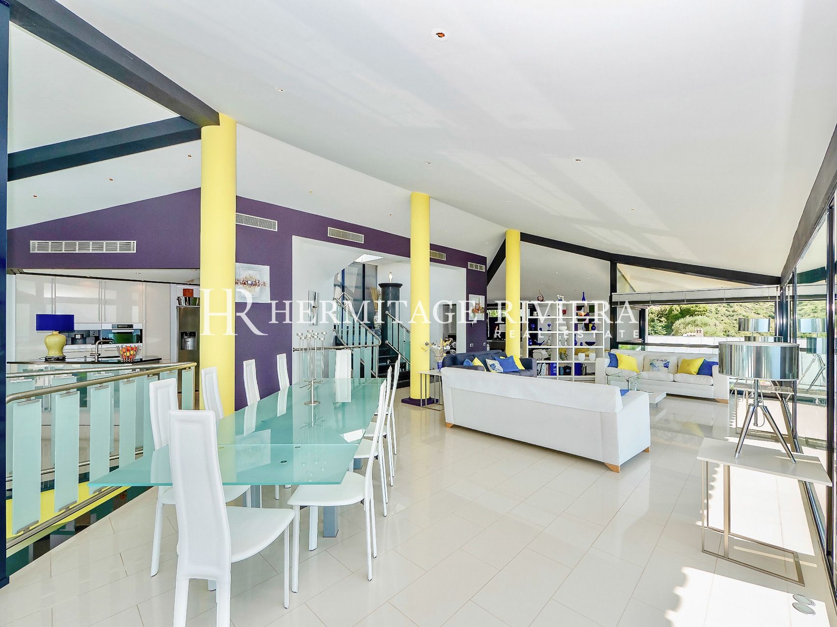 Modern villa surplombant la mer (image 10)