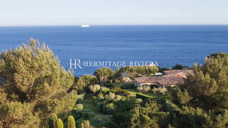 Villa avec piscine et vue mer dans domaine fermé