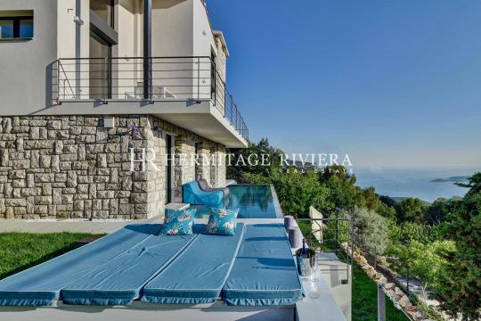 Villa avec vue mer sur la mer près de Monaco 