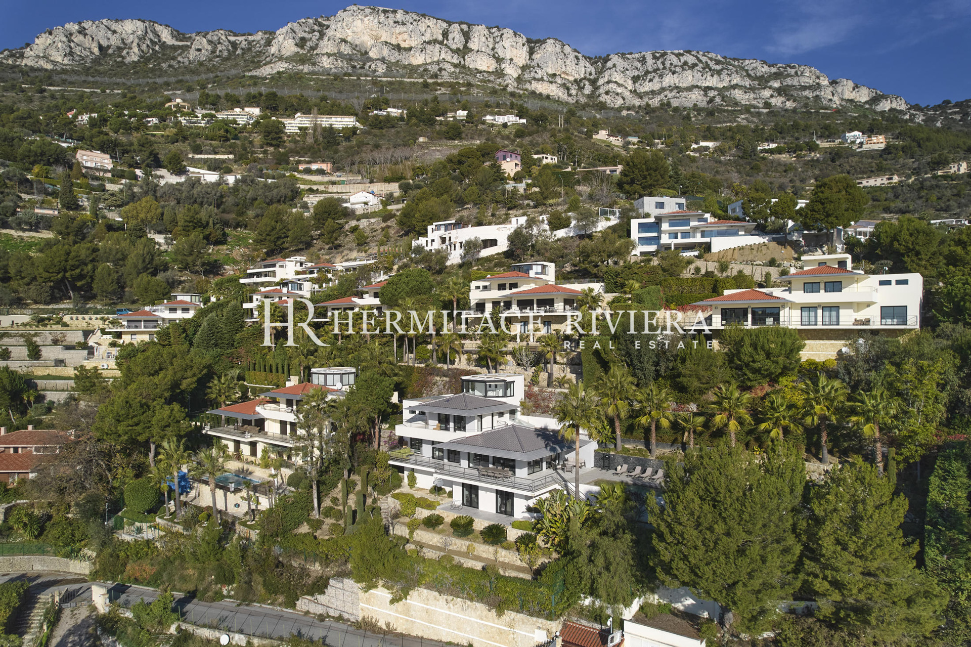 Villa moderne dans domaine sécurisé proche de Monaco (image 5)