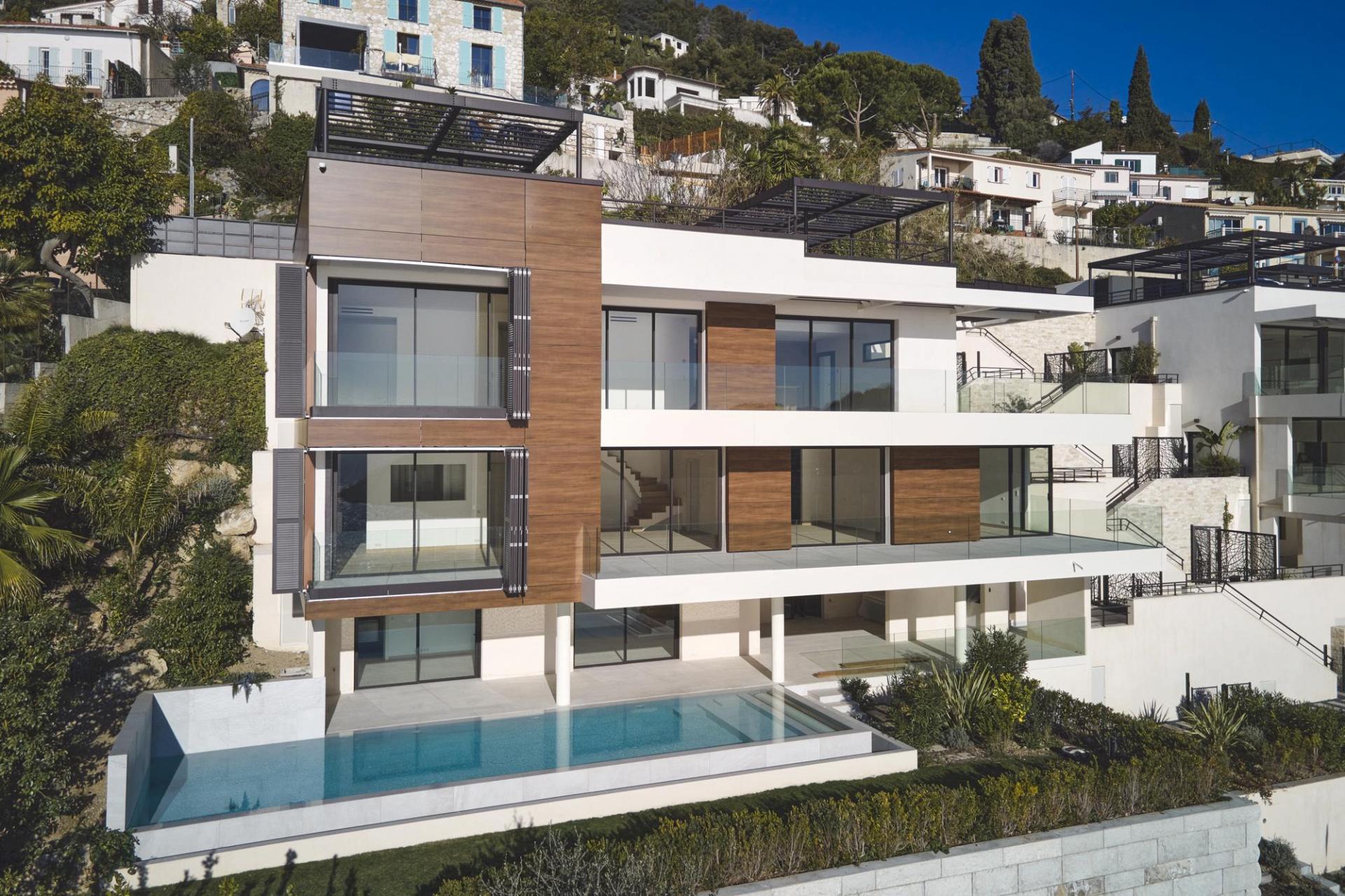 Villa moderne neuve meublée près Monaco