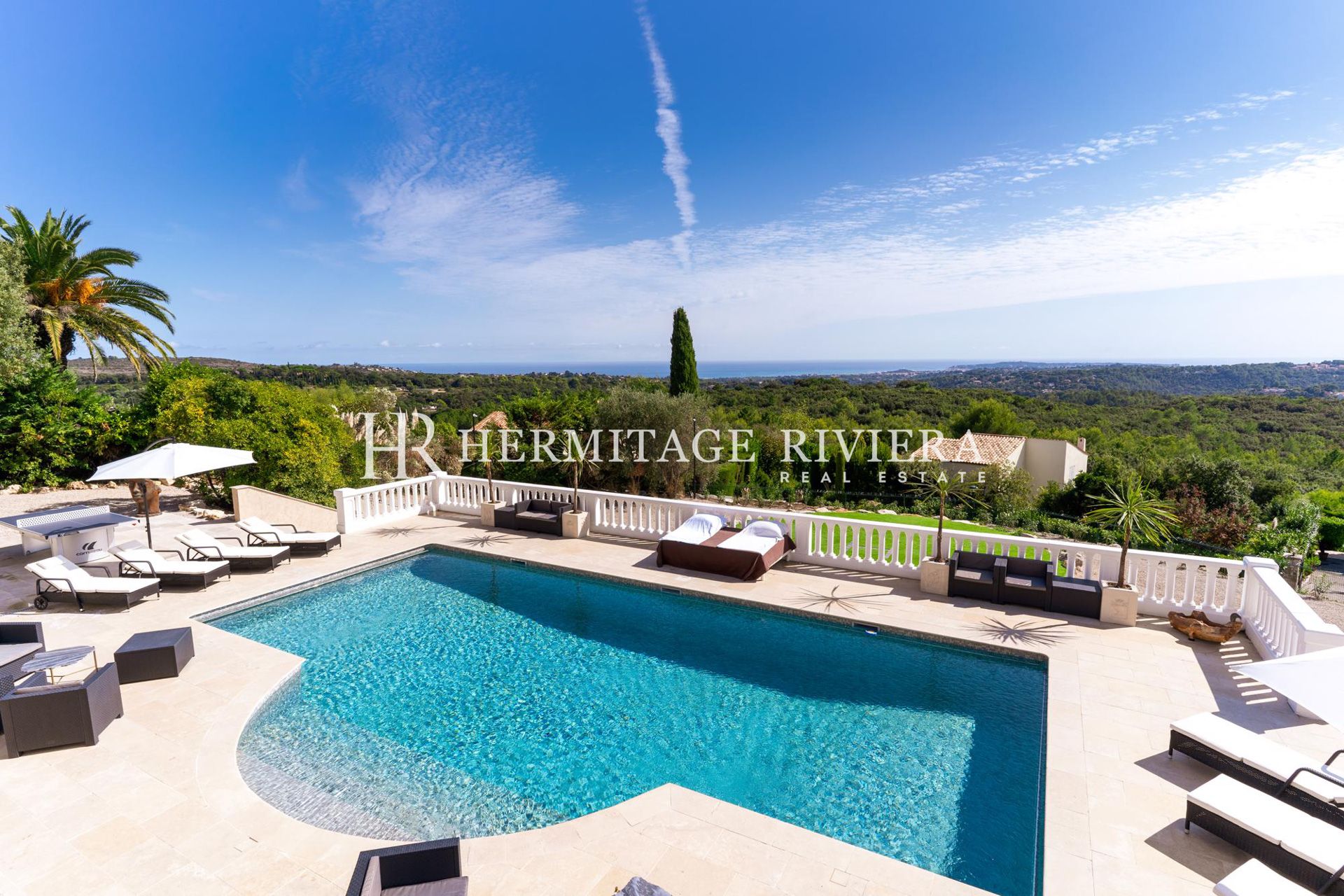 Superbe propriété de luxe avec héliport et piscine (image 2)