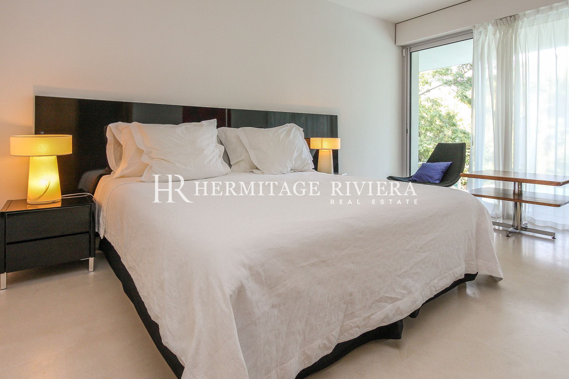 Contemporaine villa au calme - Jardin plat et piscine (image 16)