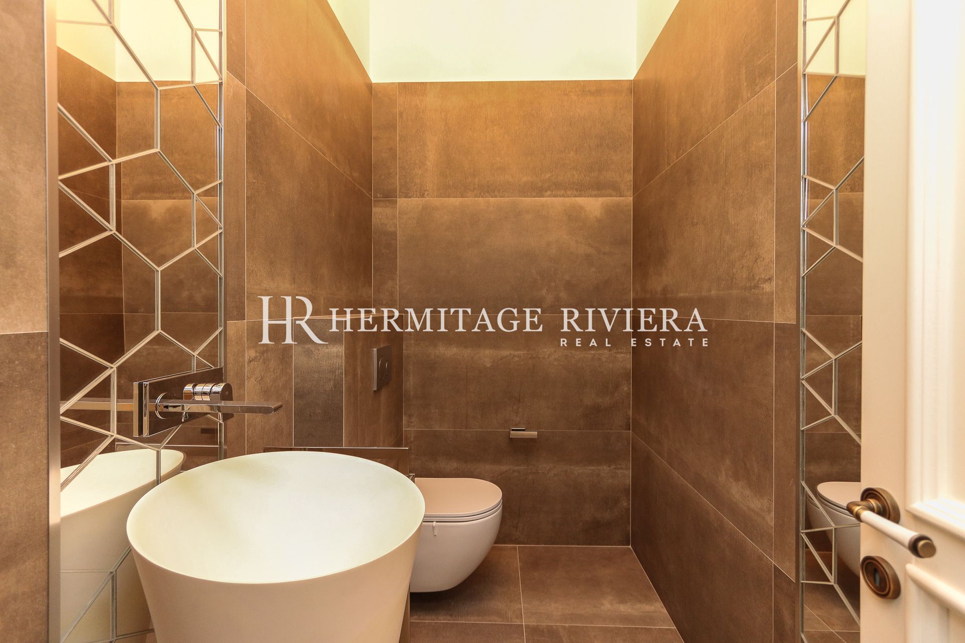 Deux somptueux appartements rénovés - Cours Saleya (image 21)