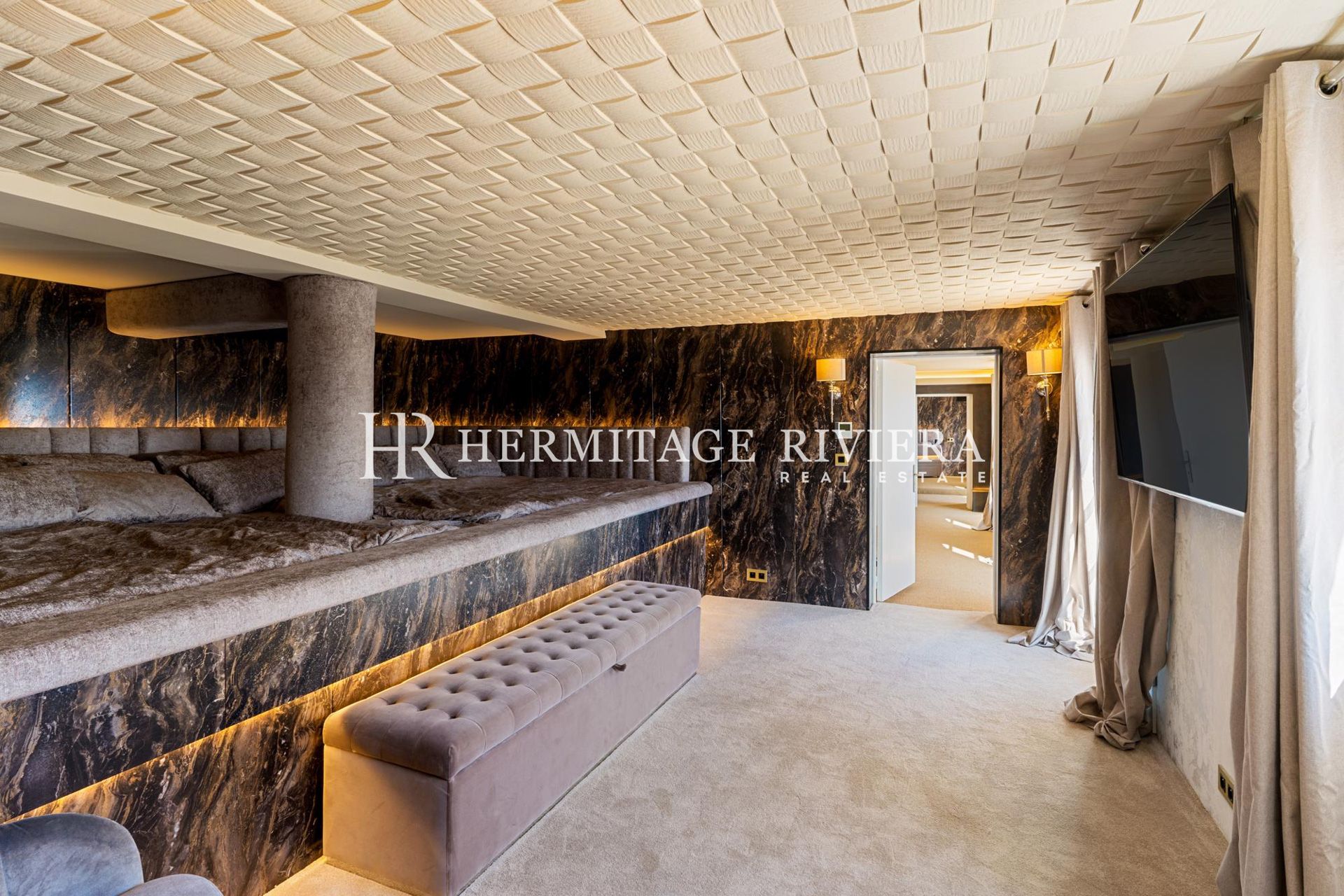 Superbe propriété de luxe avec héliport et piscine (image 36)