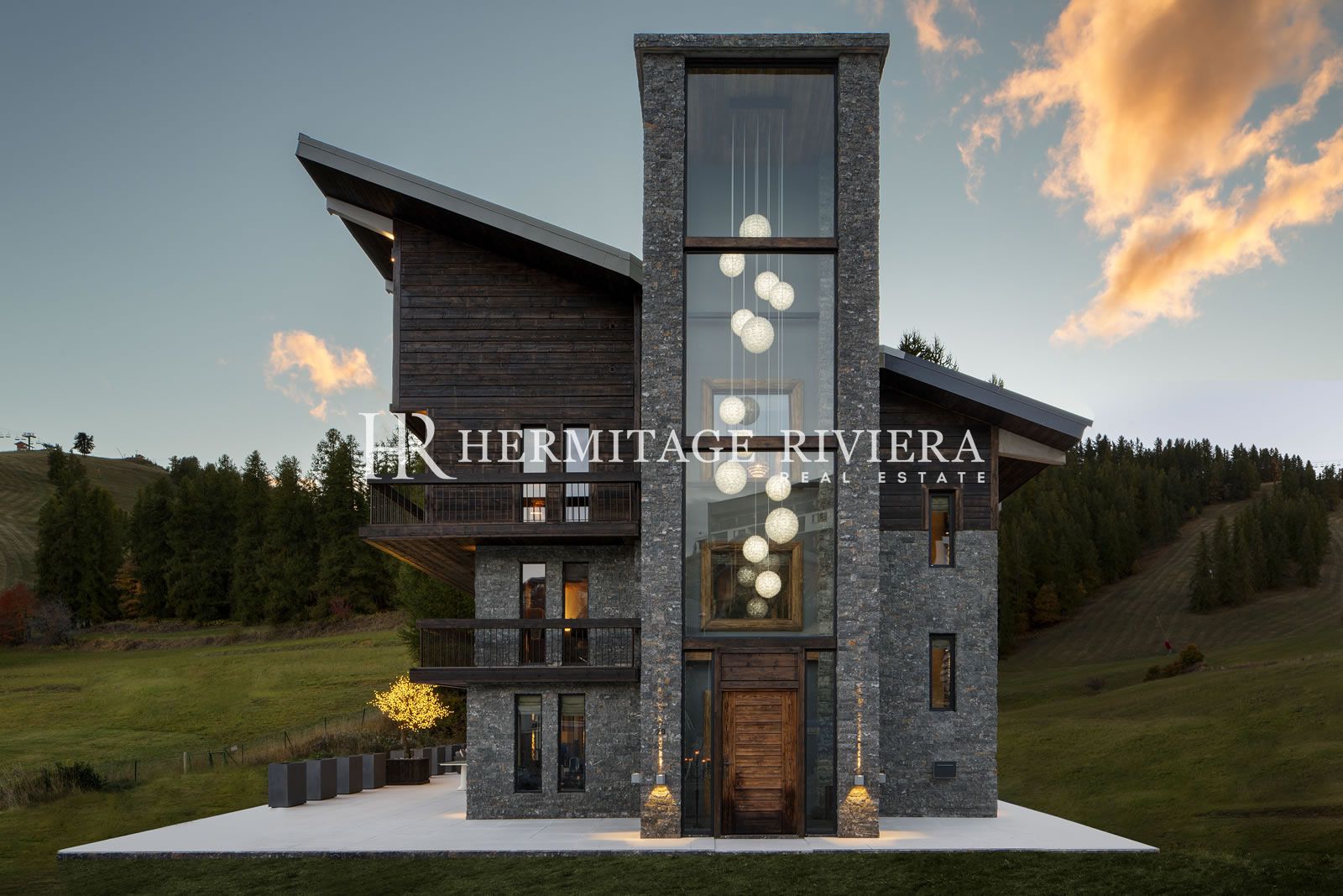 Chalet de luxe aux pieds des pistes  (image 2)
