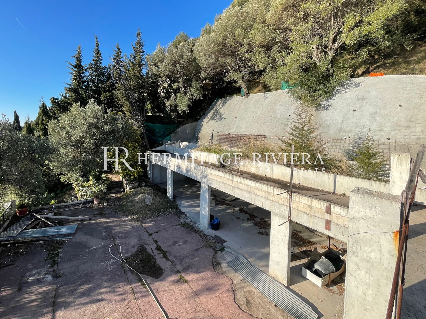 Proche Monaco - Vue mer panoramique - À rénover  (image 14)
