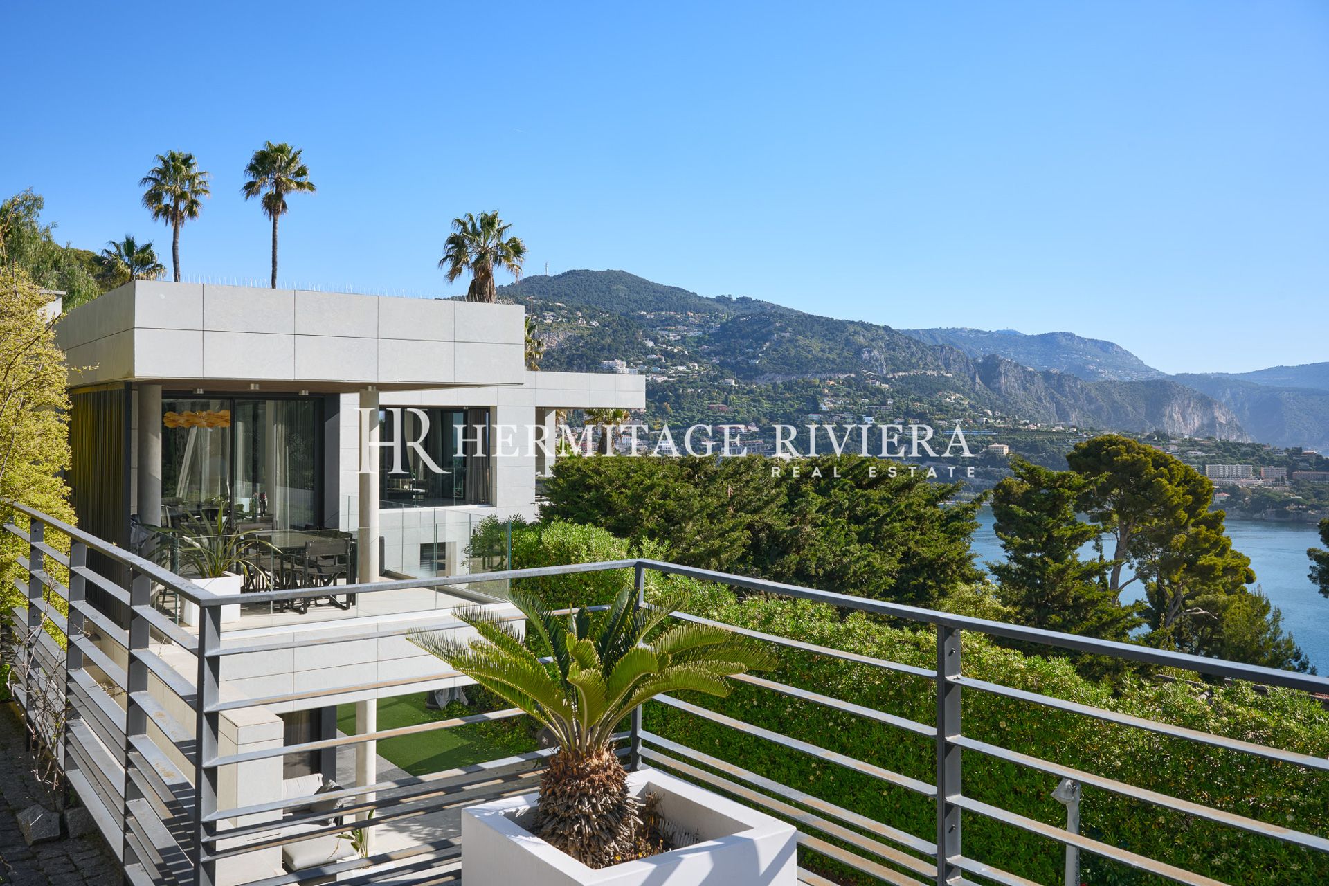 Villa d'exception à l’architecture contemporaine vue panoramique sur la rade de Villefranche  (image 40)