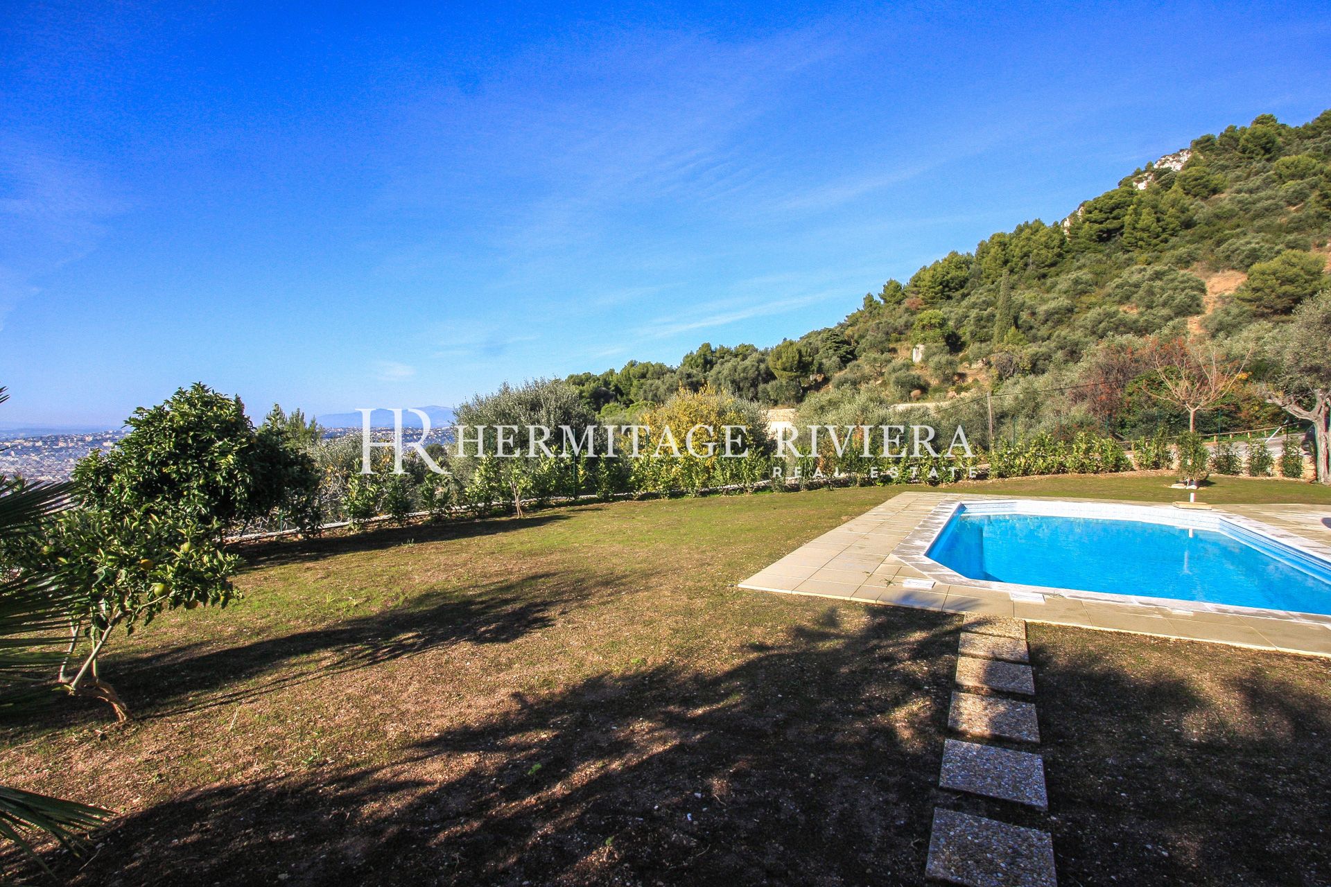 Vue sur la baie des Anges - Pool  (image 13)