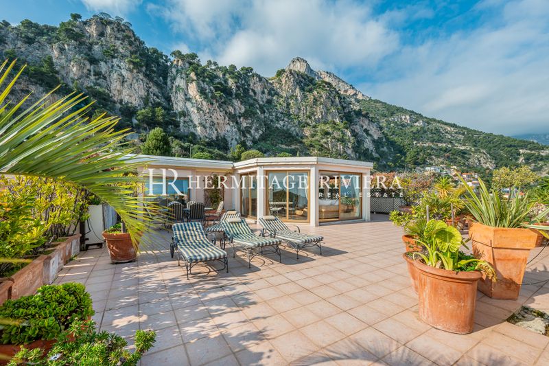 Appartement au dernier étage dans résidence proche Monaco