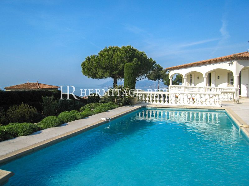 Vue mer imprenable - Piscine - Jardin plat