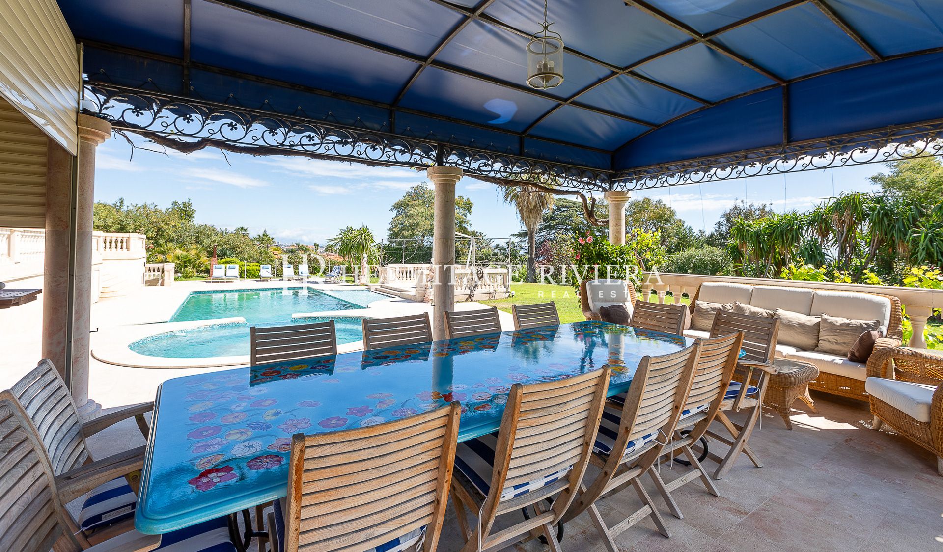 Propriété d'exception - Terrain plat - Piscine - Vue mer  (image 12)