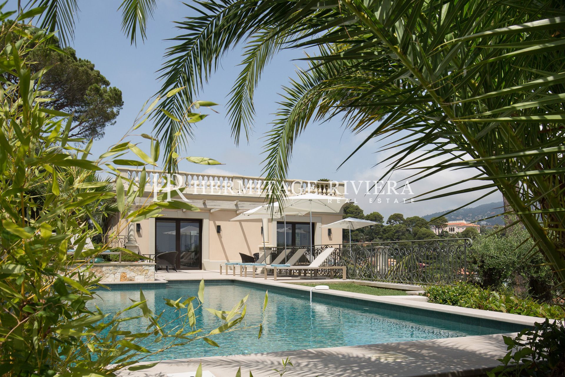 Luxueuse propriété - Près du village - Piscine - Vue mer (image 13)
