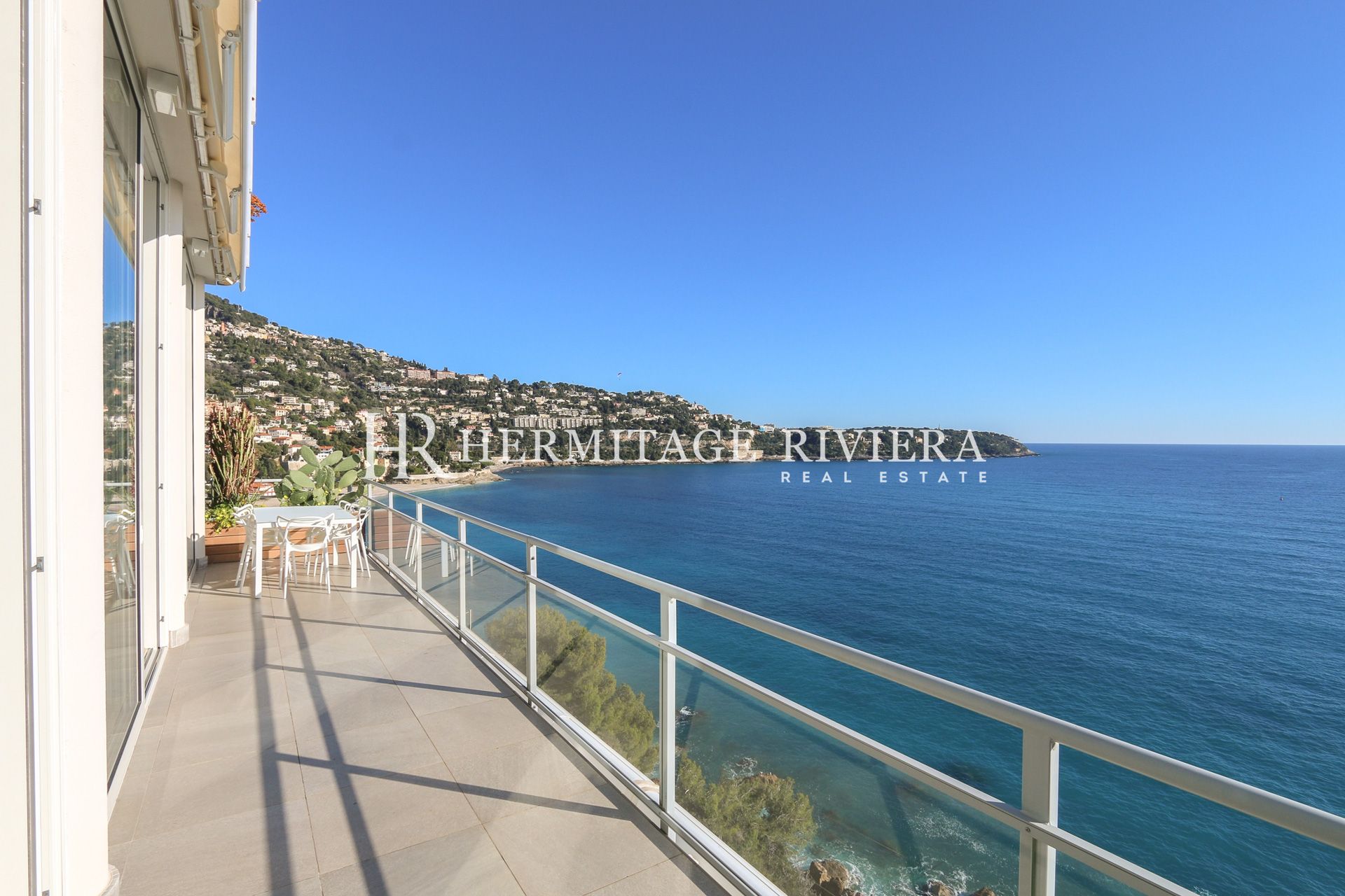 Résidence pieds dans l'eau - 4 Pièces - Proche Monaco (image 2)