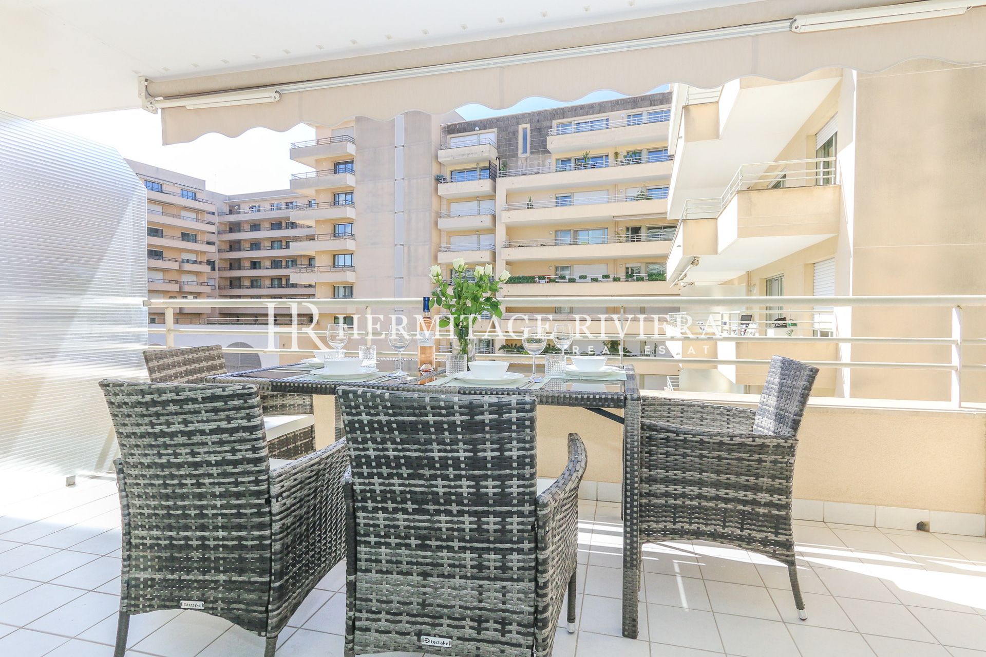 Studio avec terrasse dans le carré d'or (image 8)