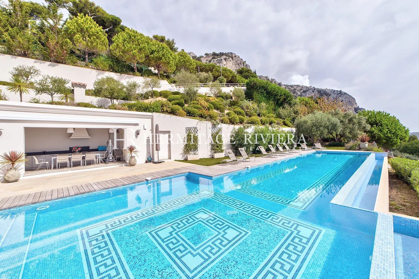 Surplombant le médiéval village - Vue mer - Piscine (image 3)