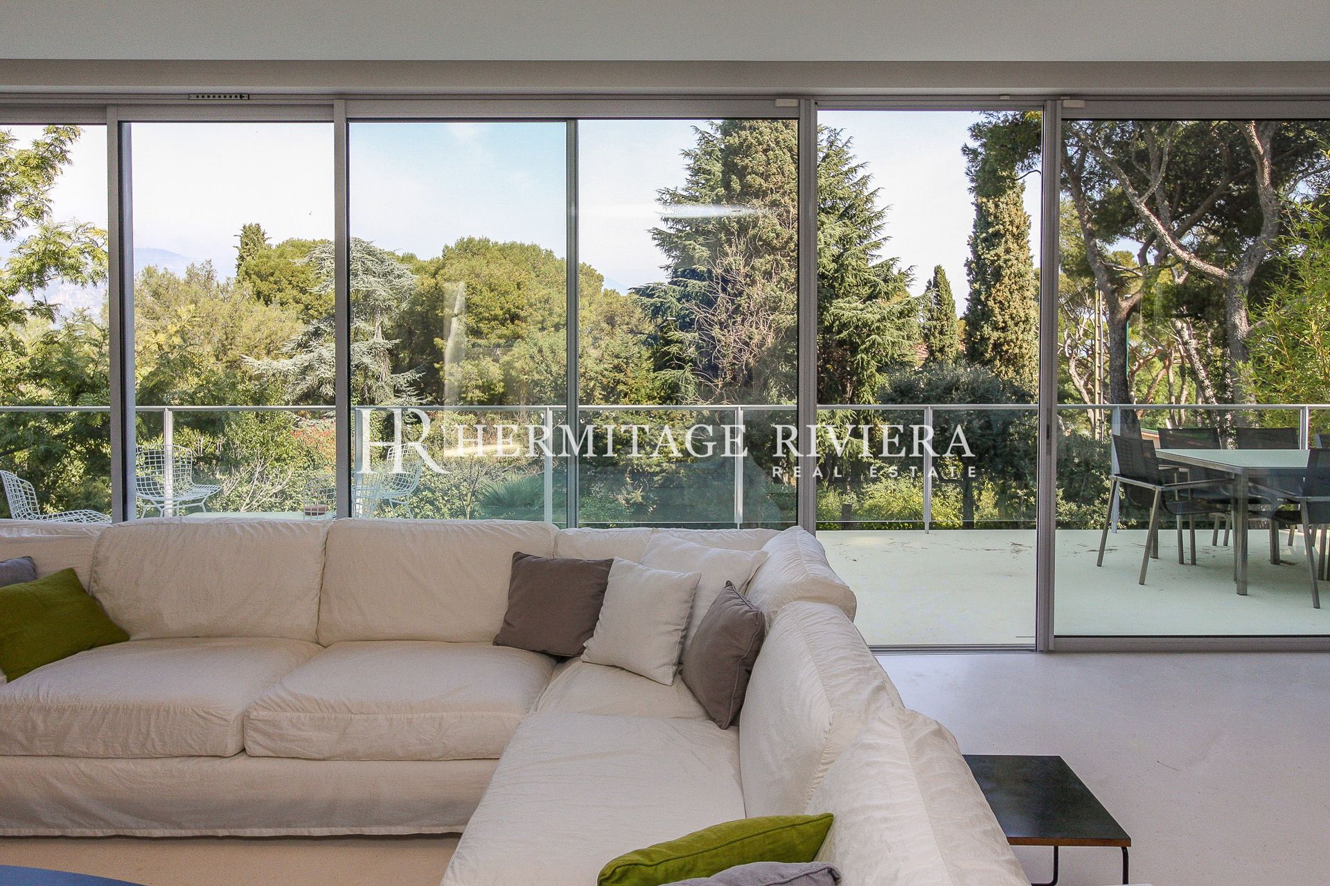 Contemporaine villa au calme - Jardin plat et piscine (image 7)