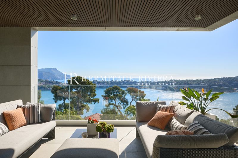 Villa d'exception à l’architecture contemporaine vue panoramique sur la rade de Villefranche 