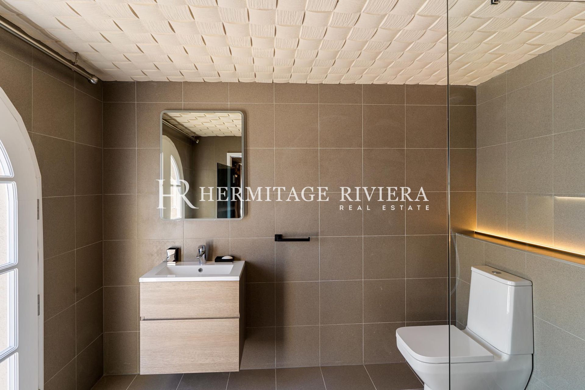 Superbe propriété de luxe avec héliport et piscine (image 37)