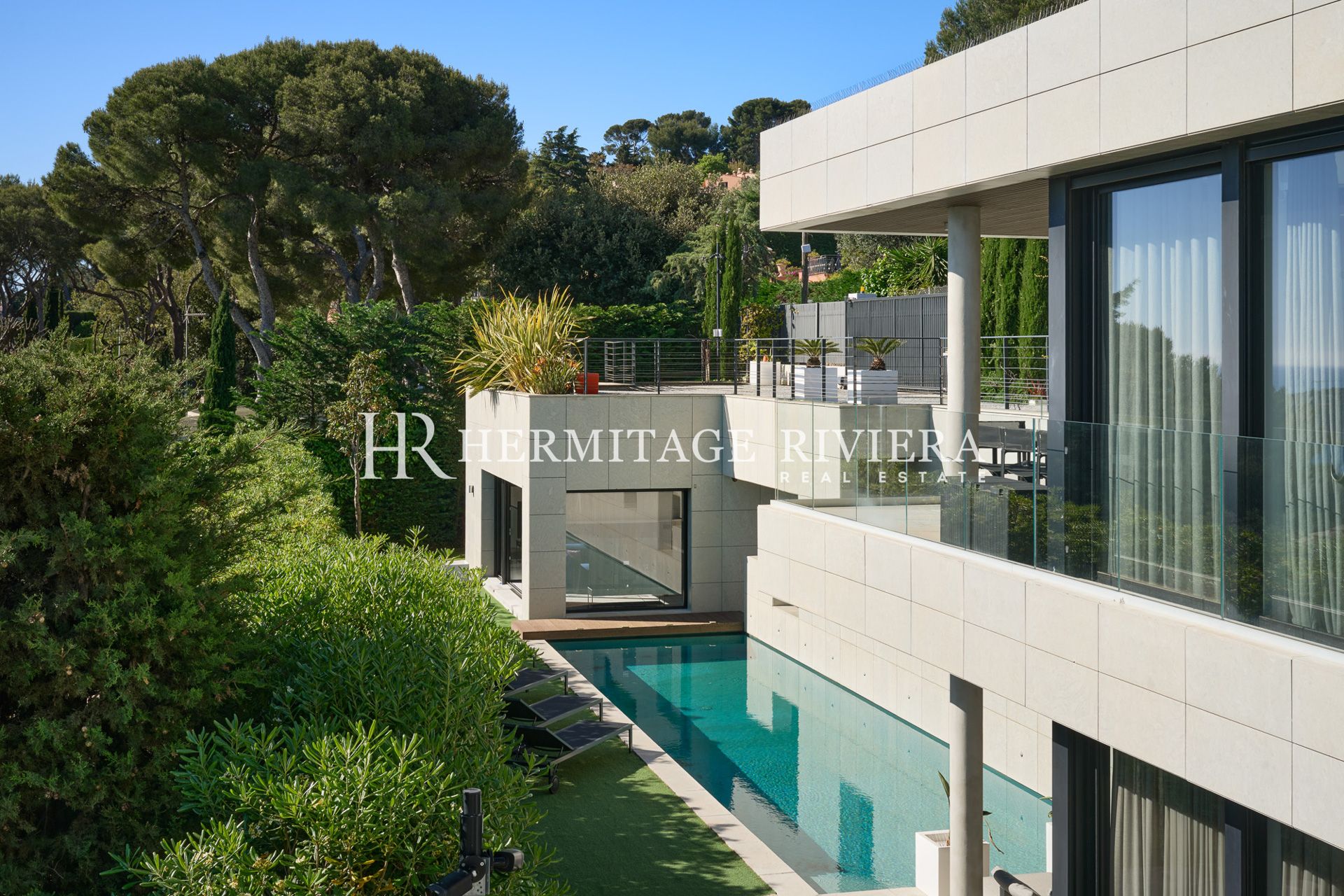 Villa d'exception à l’architecture contemporaine vue panoramique sur la rade de Villefranche  (image 37)