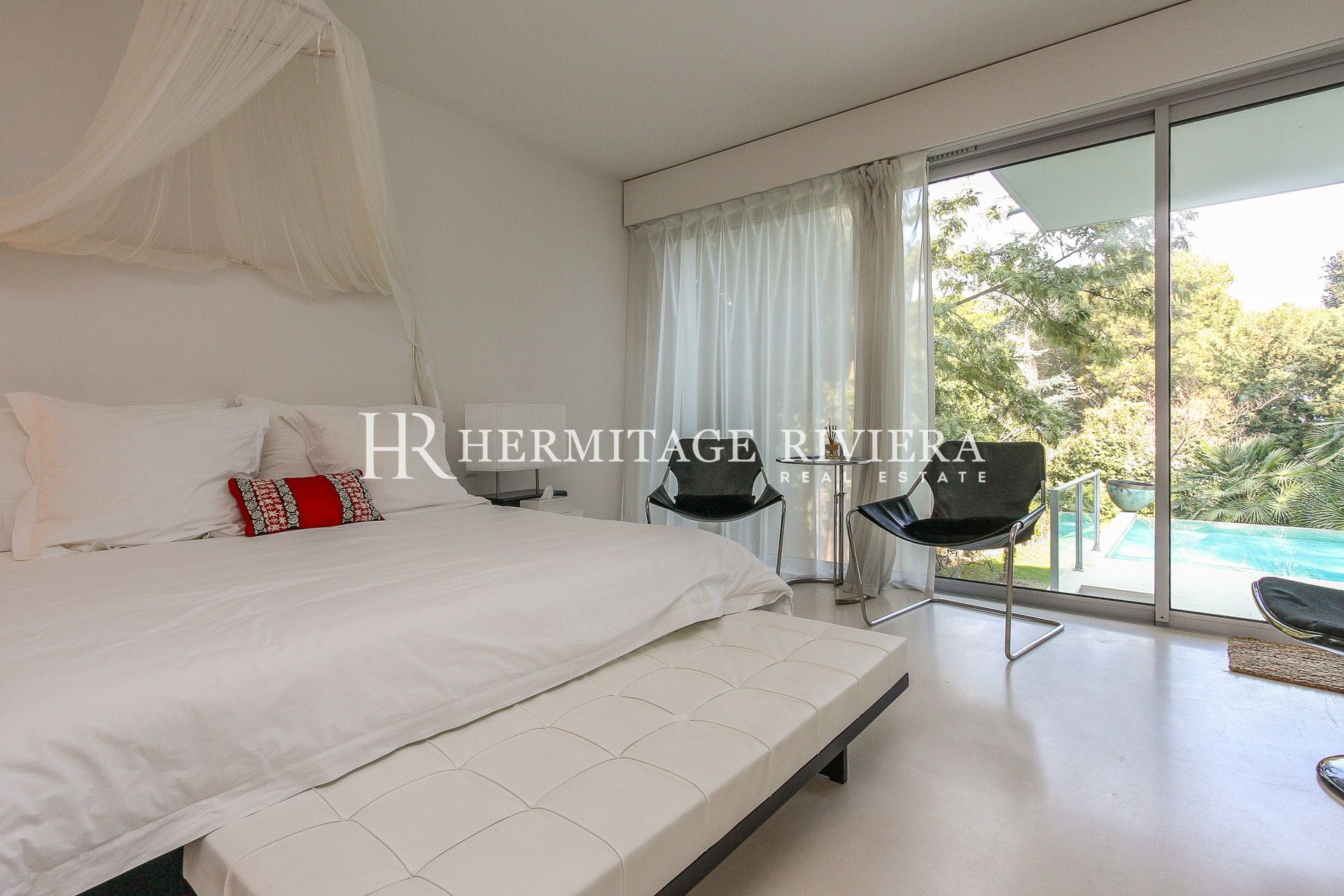 Contemporaine villa au calme - Jardin plat et piscine (image 13)
