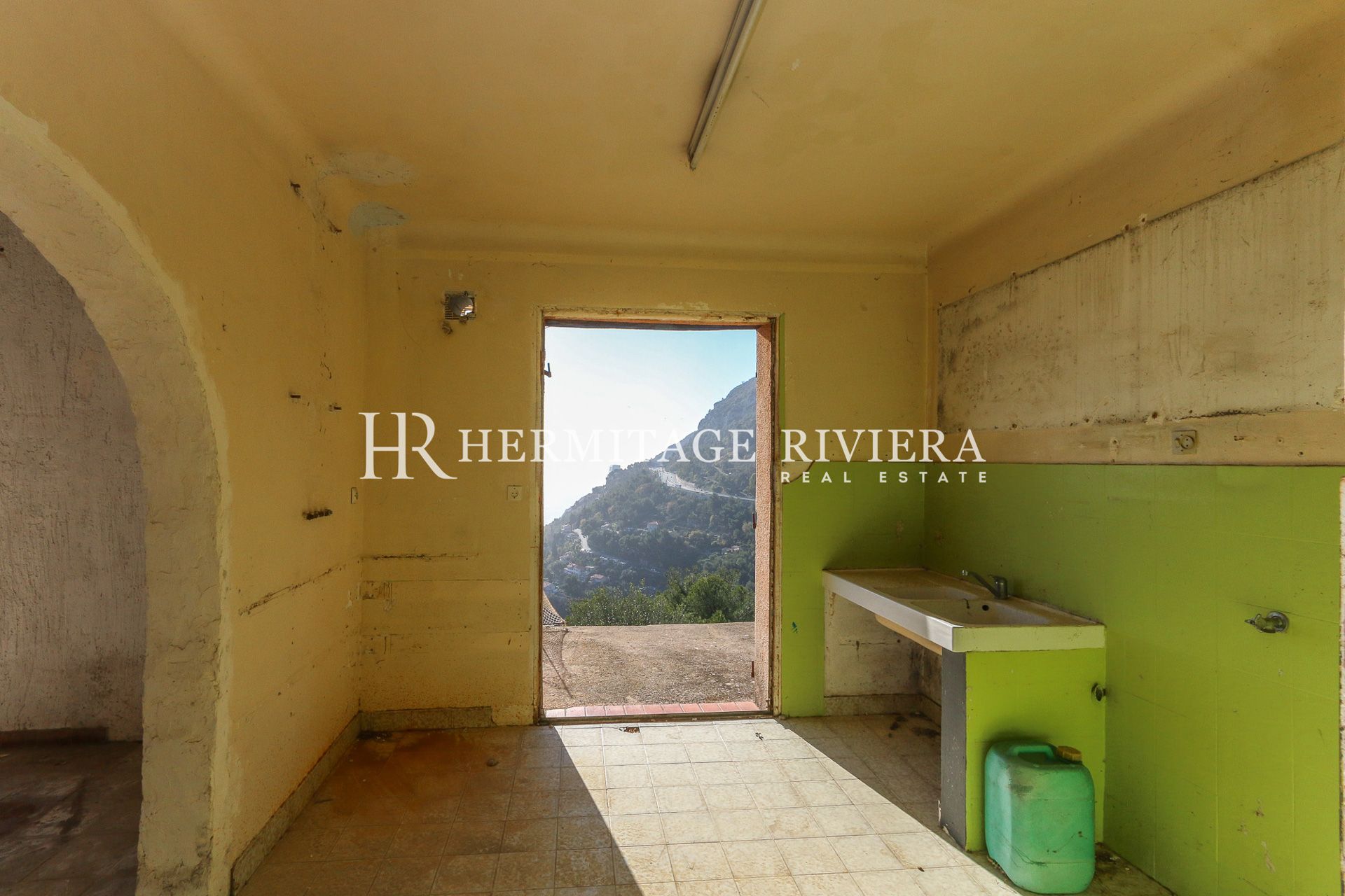 À rénover avec permis - Vue mer (image 12)