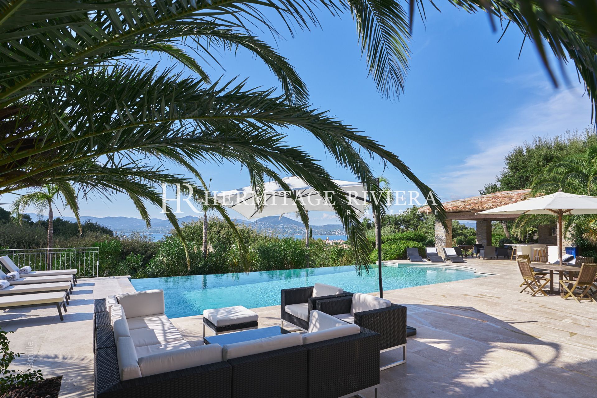 Propriete offrant - Vue mer exceptionnelle - Piscine (image 30)