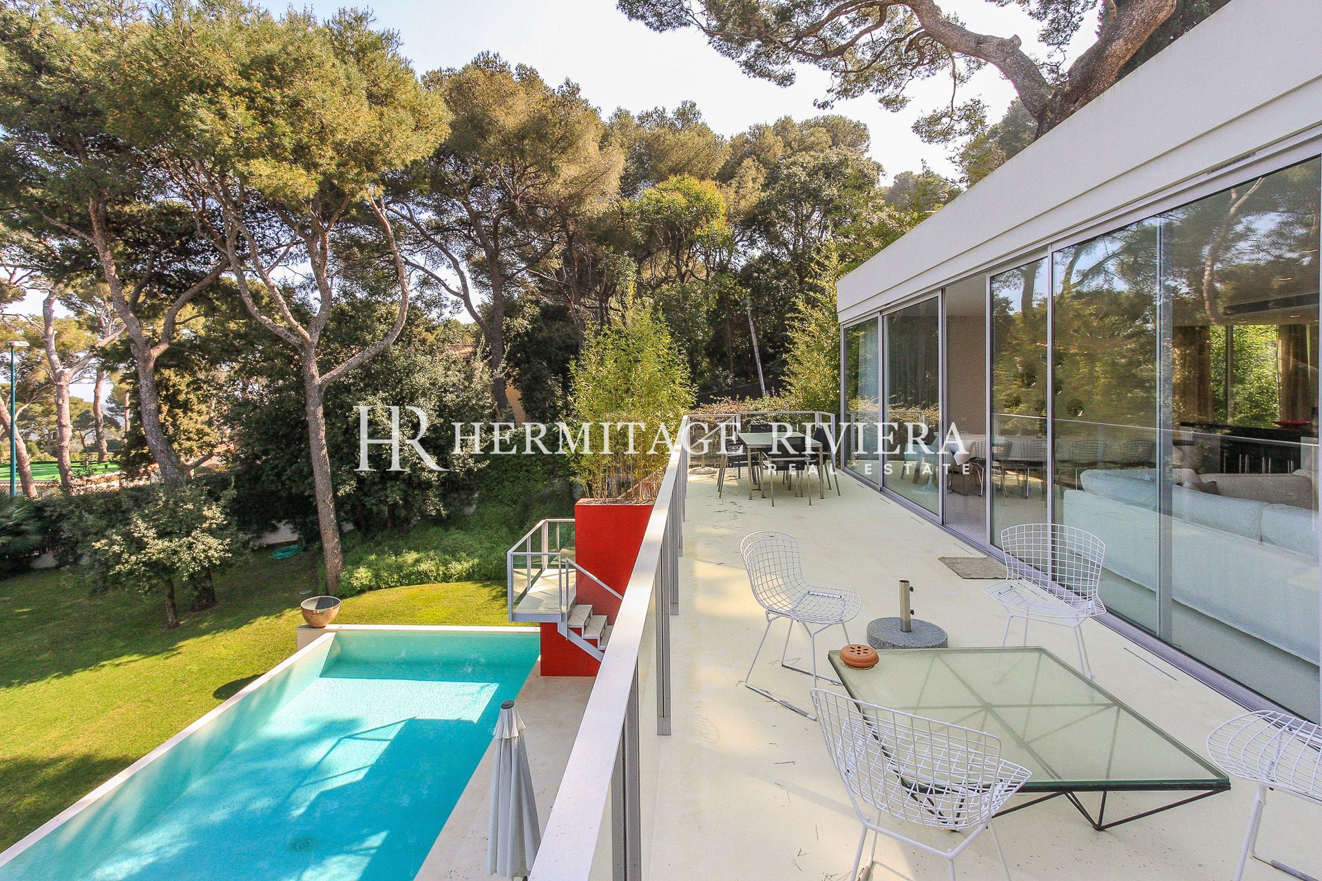Contemporaine villa au calme - Jardin plat et piscine (image 3)