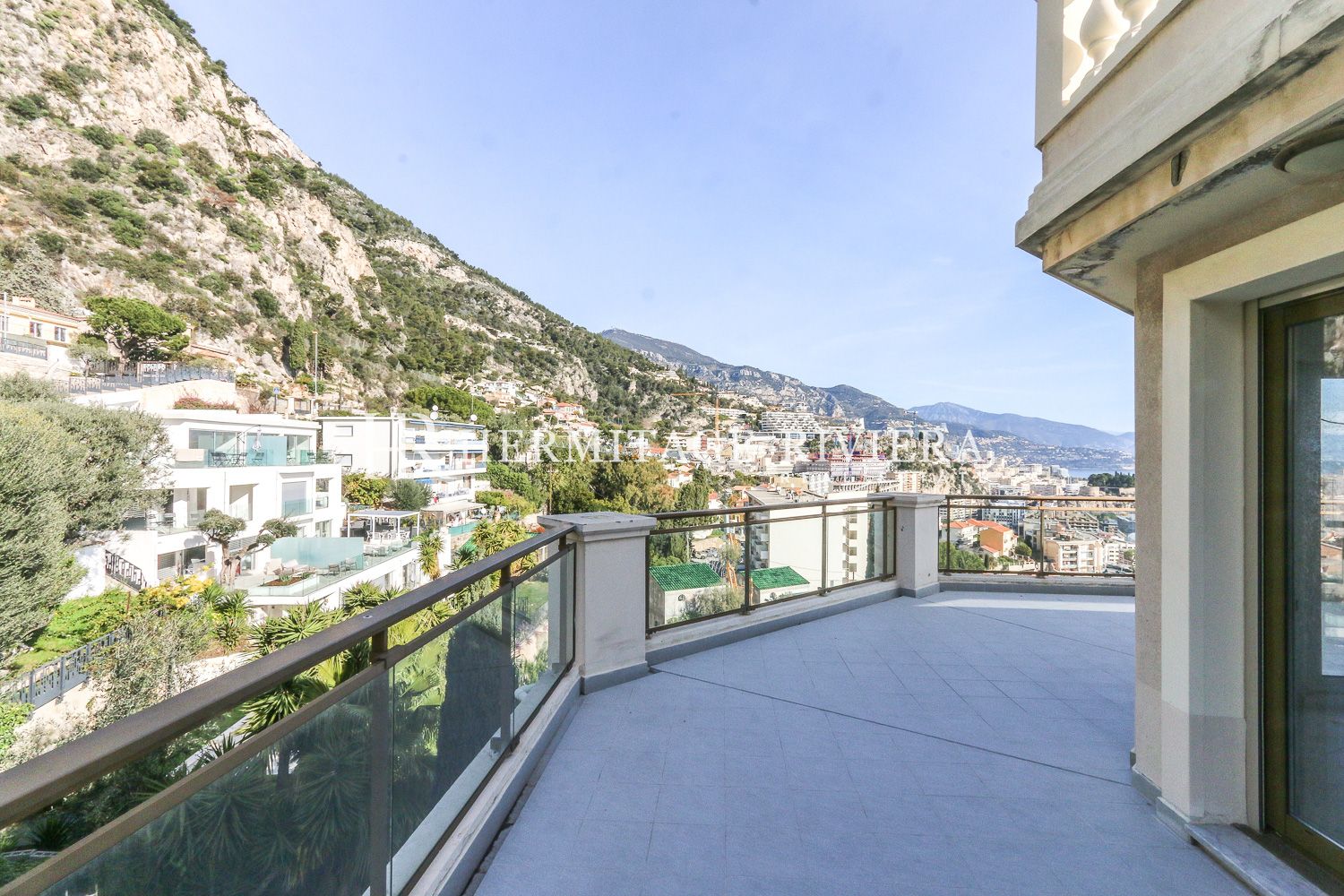 À rénover - 2 Pièces - Vue sur Monaco - Terrasse spacieuse  (image 3)