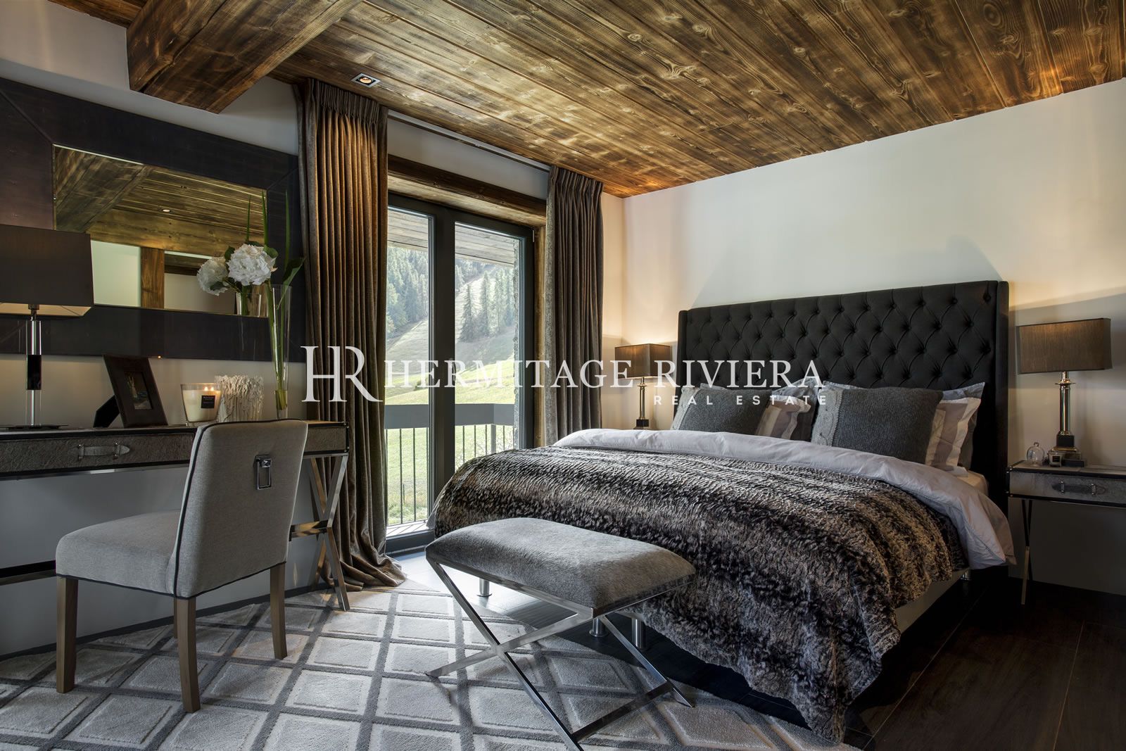 Chalet de luxe aux pieds des pistes  (image 7)
