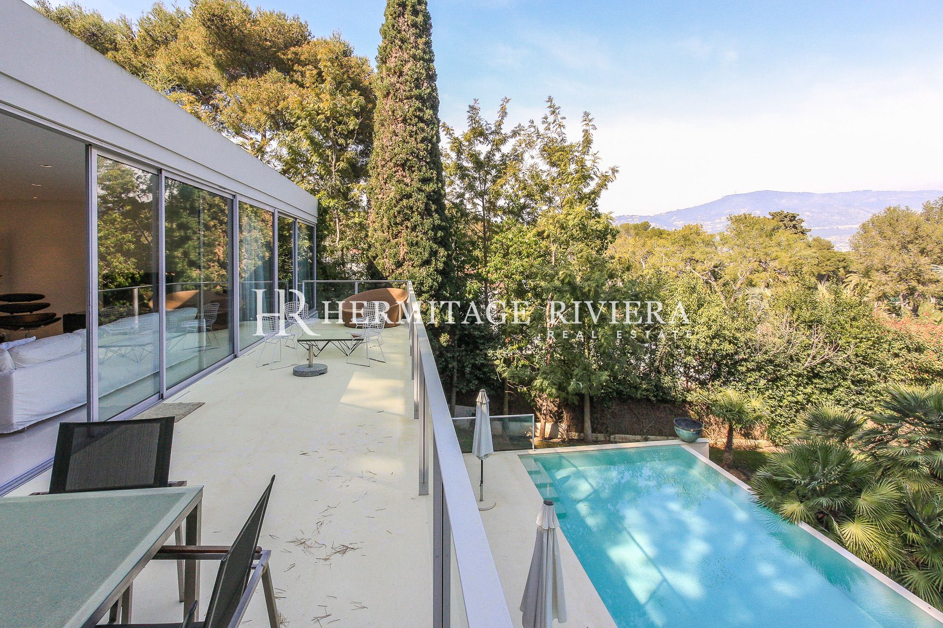 Contemporaine villa au calme - Jardin plat et piscine (image 11)