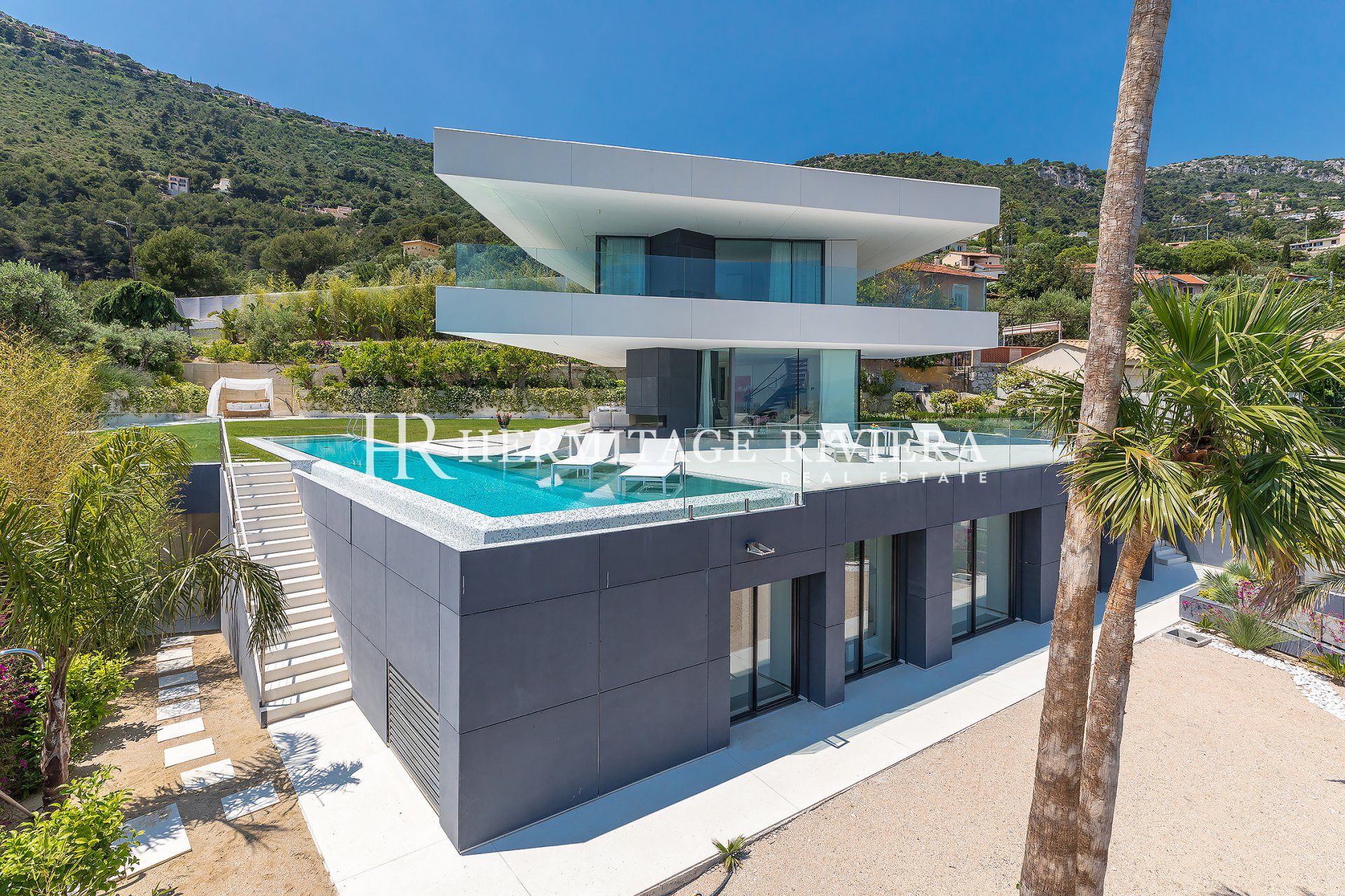Exceptionnelle propriété contemporaine avec vue imprenable (image 3)