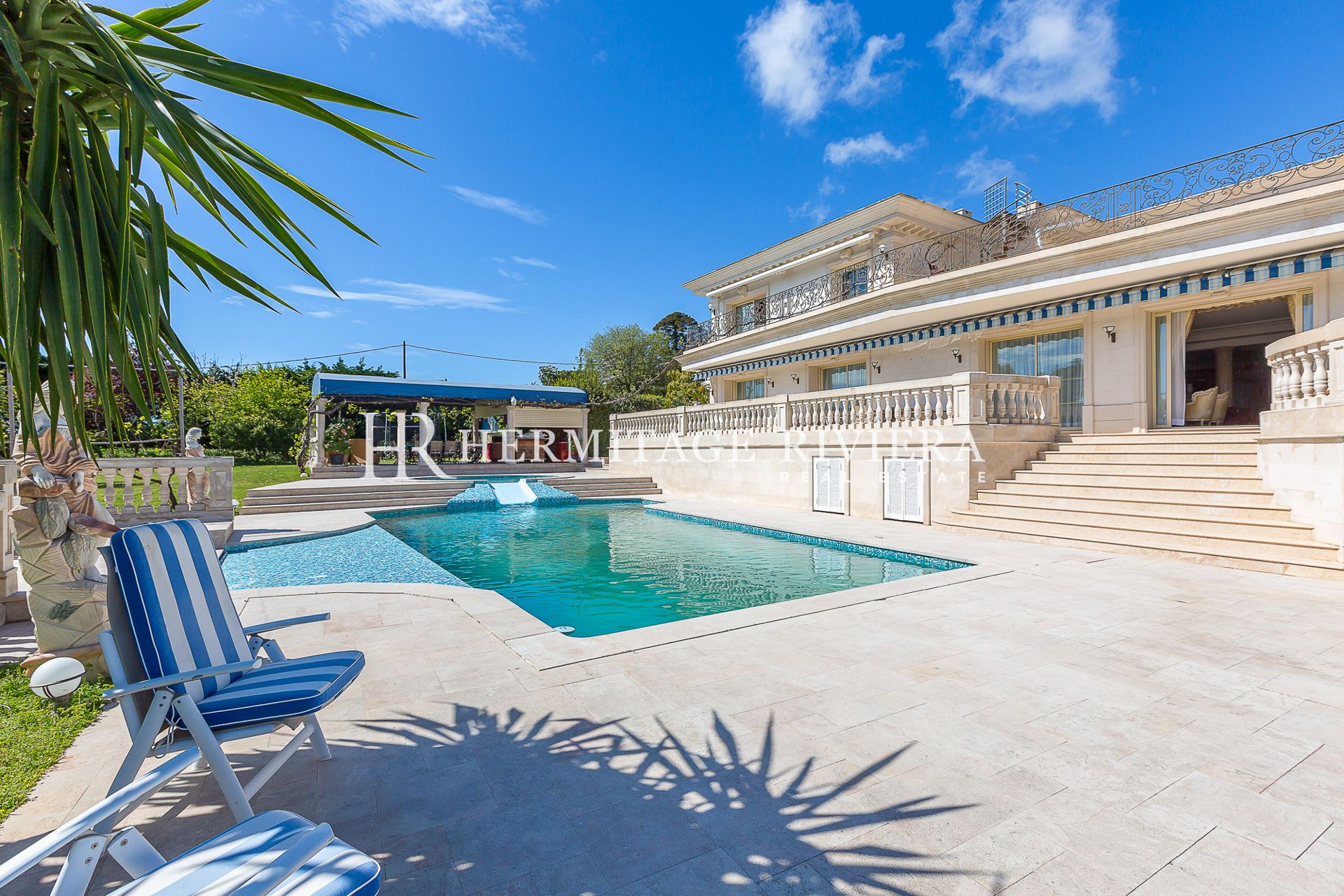 Propriété d'exception - Terrain plat - Piscine - Vue mer  (image 9)