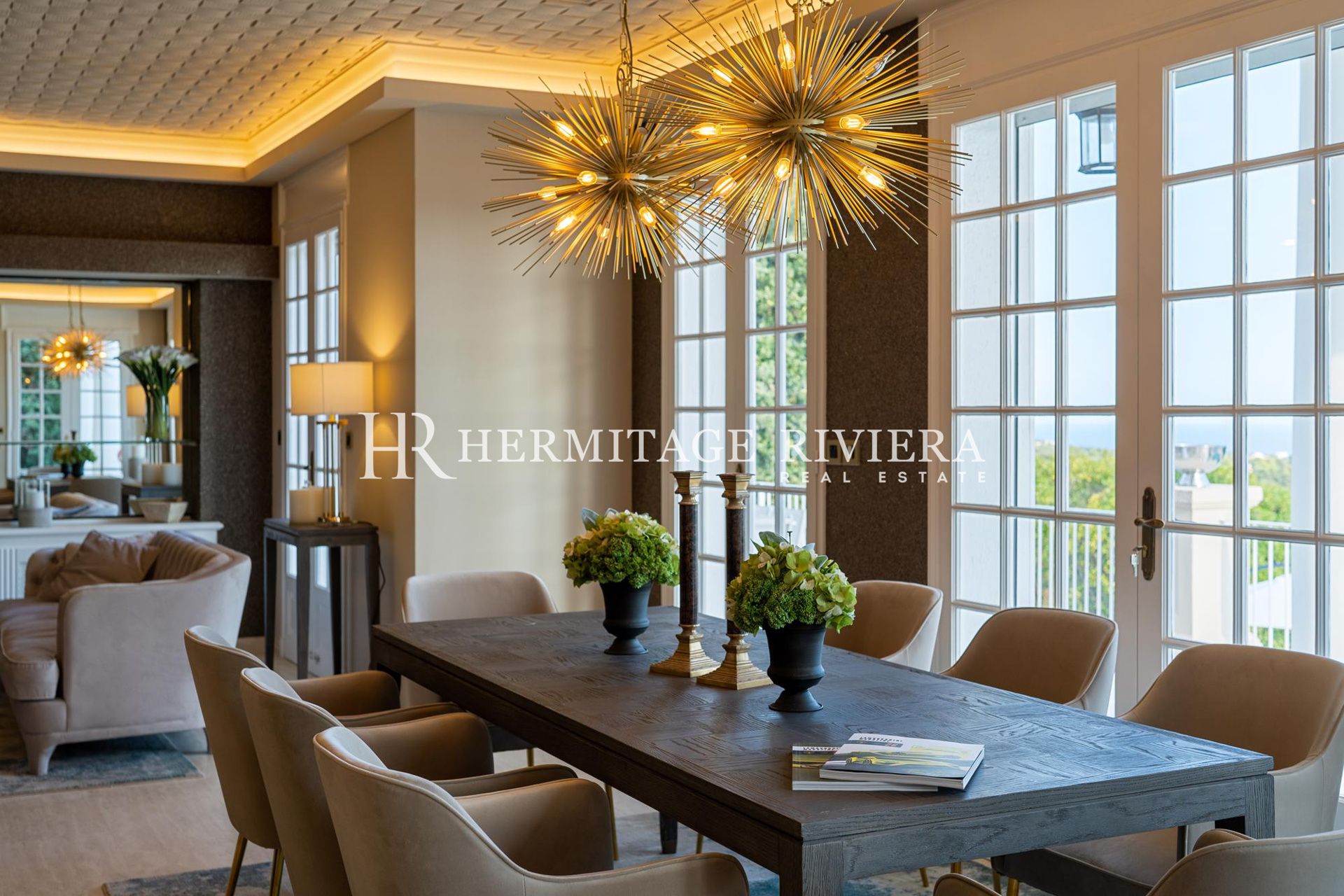 Superbe propriété de luxe avec héliport et piscine (image 22)