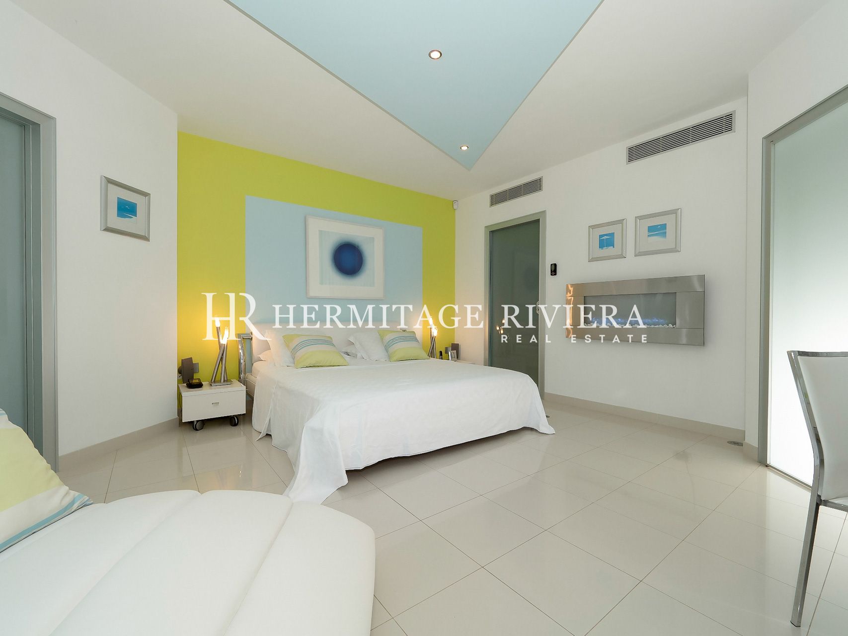 Modern villa surplombant la mer (image 16)