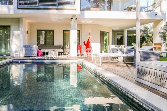 Appartement 4 pièces avec piscine privative dans résidence de luxe