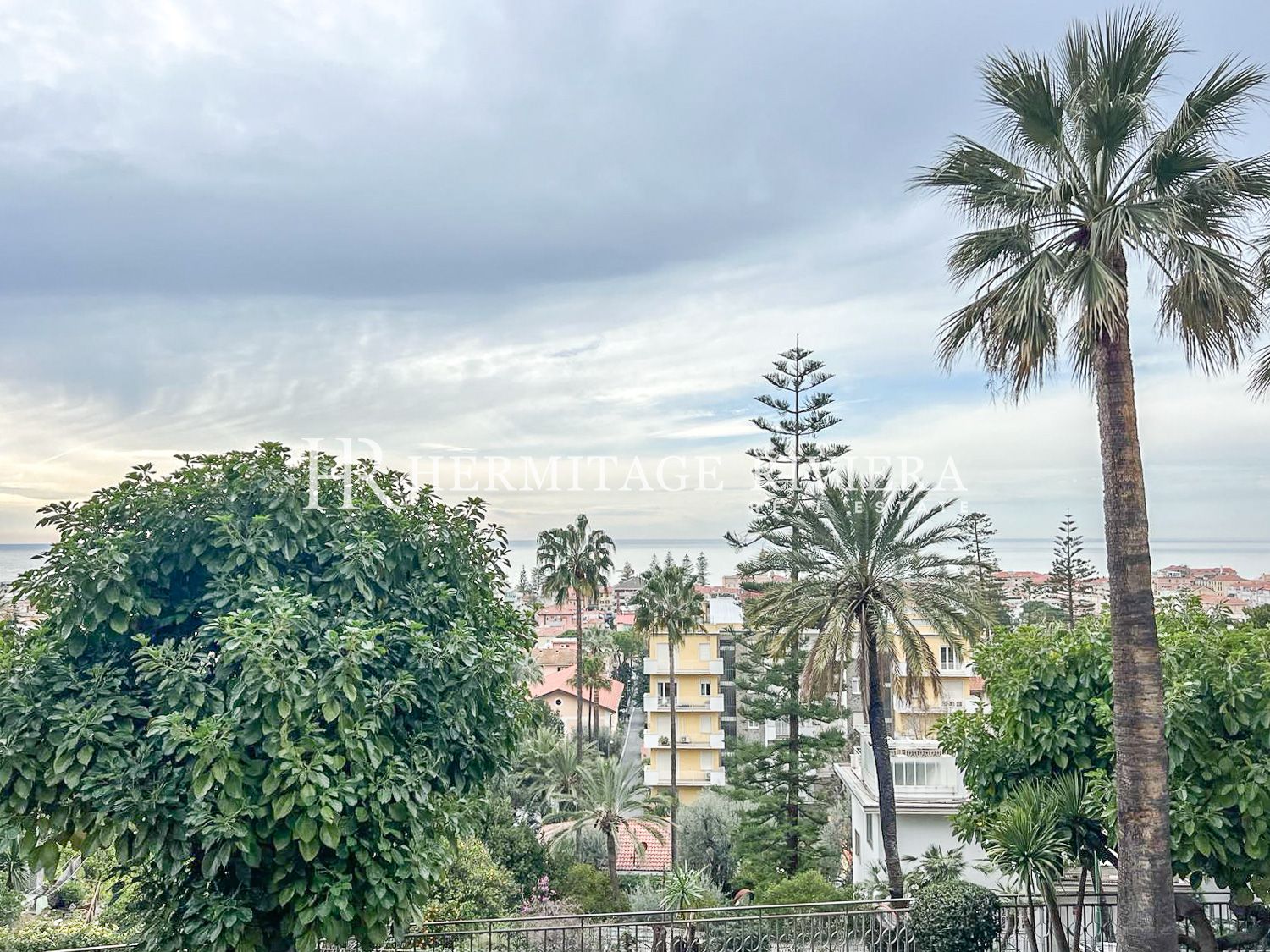 3 Pièces - Rénové - Terrasse et vue mer (image 6)