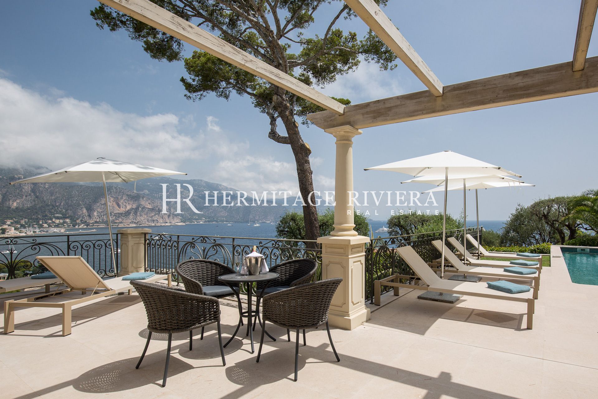 Luxueuse propriété - Près du village - Piscine - Vue mer (image 10)